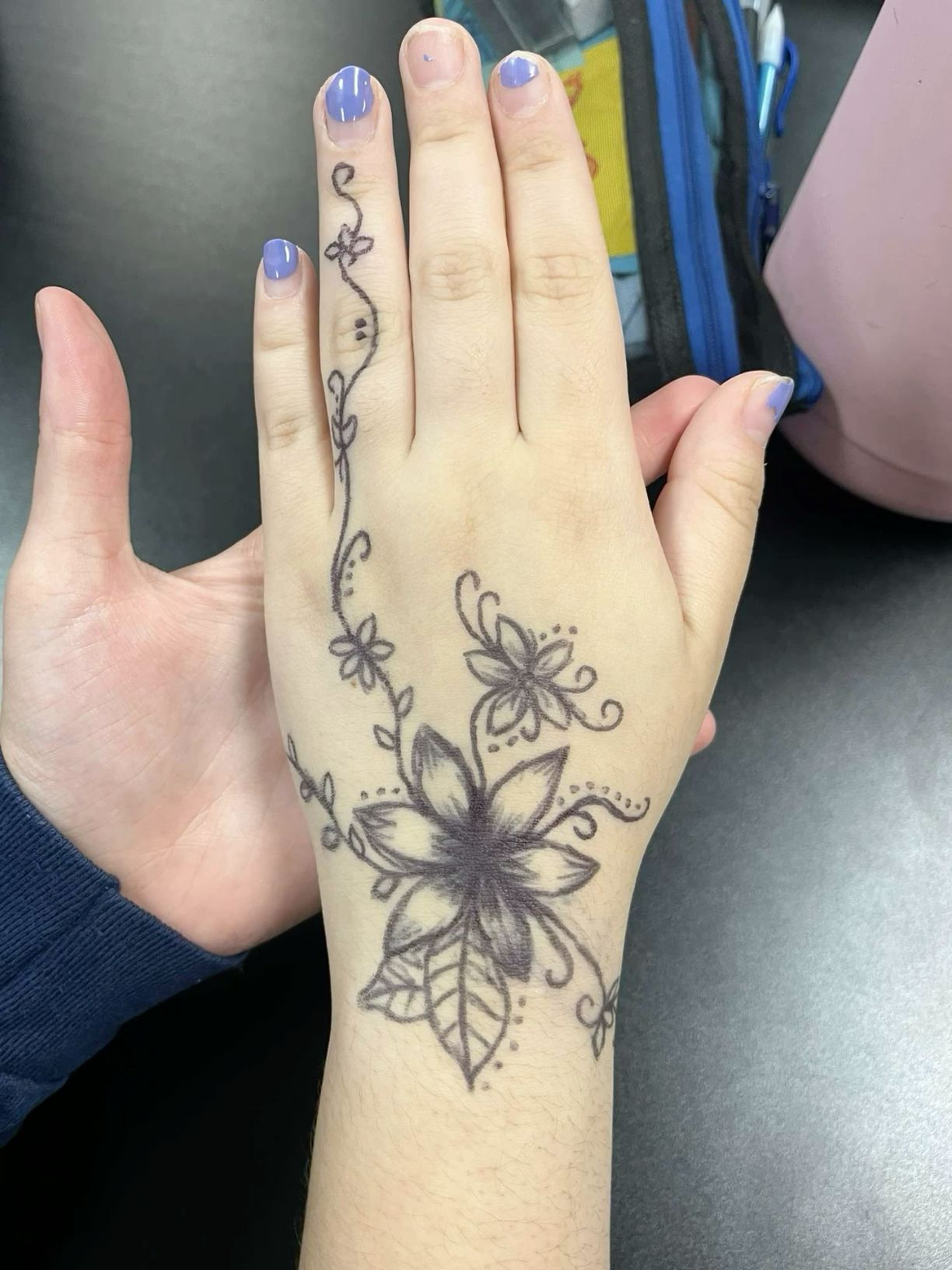 Elegant Flower and Vine Design with Pen