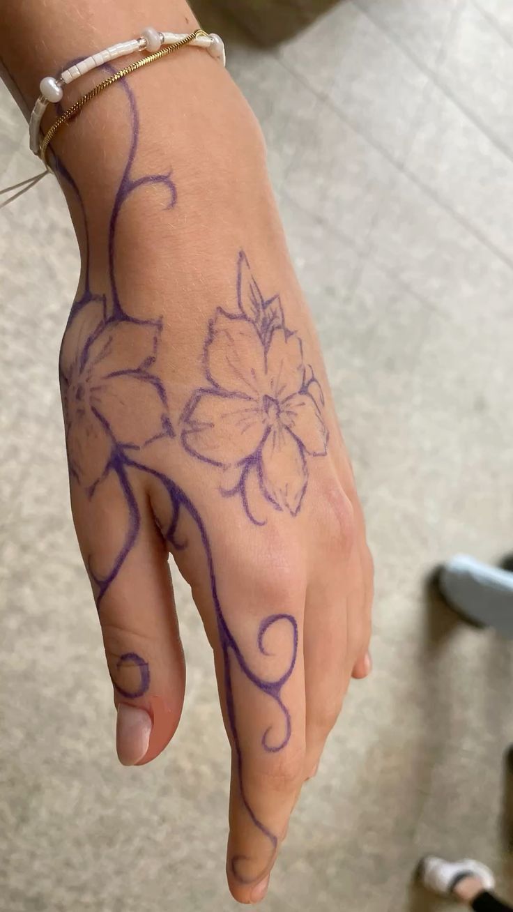 Elegant Floral Outline Design
